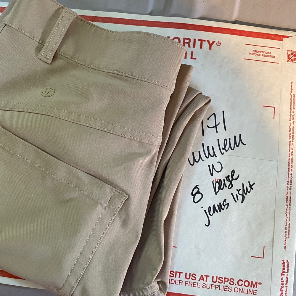Lululemon 5 Pocket Slim-Leg Pant Jean
Lightweight EUC NWOT - Picture 6 of 6
